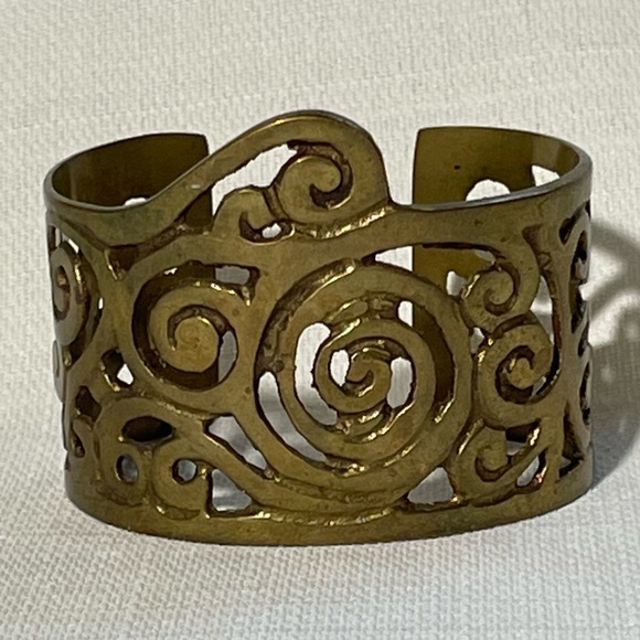 Vintage Metal Filigree Cuff Bracelet‎ - Picture 2 of 9